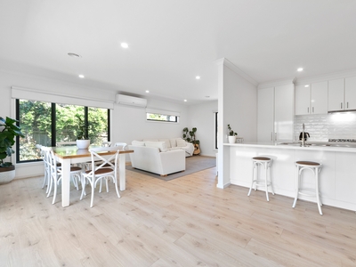 Contemporary Luxury In The Heart Of Langwarrin Park