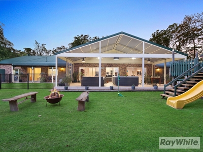 DUAL LIVING AT IT'S FINEST ON A 9,204m2 BLOCK WITH POOL + SHED