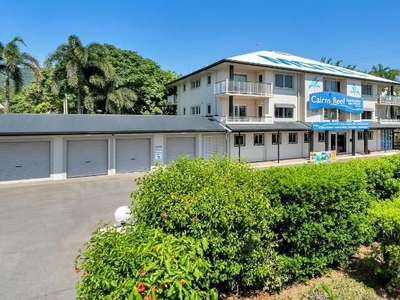 Furnished Dual-Key Holiday Apartment - Convenience at Its Best - 10 Minutes to Cairns City