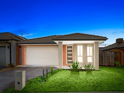 Near New 4-Bedroom Home in the Heart of Wyndham Vale