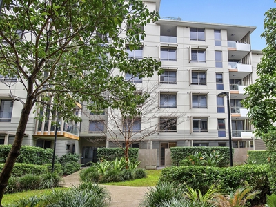 Oversized 126sqm 2 bed unit. Convenience & Lifestyle
