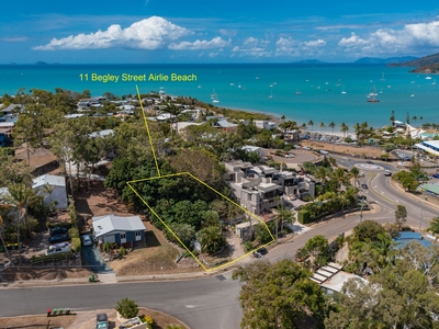 Quirky Tree House Retreat With Development Potential In Airlie Beach