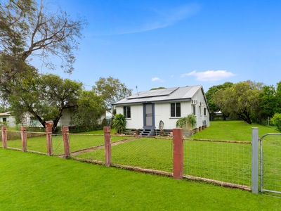 Charming Cottage Home - MINUTES FROM THE HEART OF TOWNSVILLE