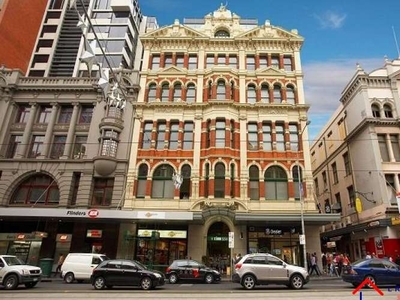 Charming Loft Apartment in Historic Melbourne - Live Amidst Iconic Landmarks