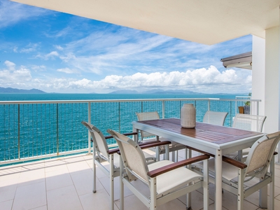 Luxury Seafront Living on Magnetic Island