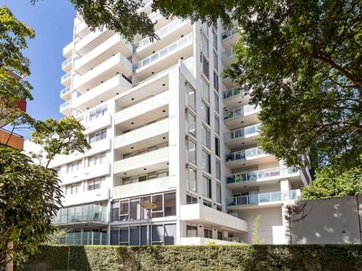 Embrace Urban Elegance: Your Oasis in South Yarra Awaits!