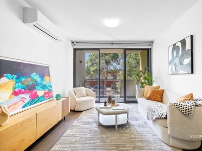Sunlit Style, Space and Sophistication in Parkside Position