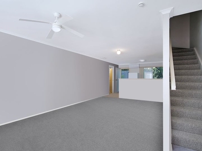 East of Oxley Avenue - Superb Position close to water