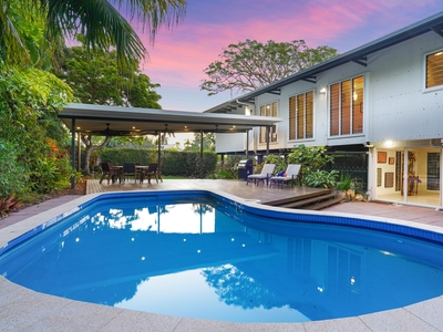 Exceptional tropical residence in prestigious location!