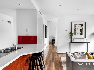 Elegant one-bedroom apartment (plus study) within City’s green fringe