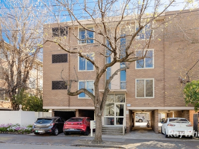 Online Auction | Prime location - A short walk to South Yarra station