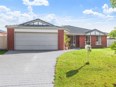 Generously Sized Family Home in the Sought After Skippy Park Estate! One to tick all the boxes!