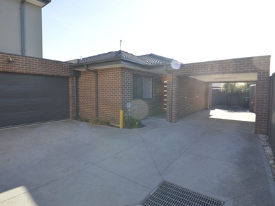 4/13 Canberra Avenue, Dandenong VIC 3175 - Townhouse For Lease