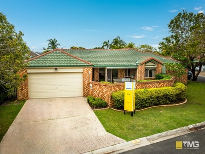 A SINGLE LEVEL 3 BEDDER SUPER CLOSE TO BURLEIGH BEACH!!