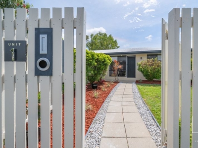 1/2 Bowen Court, Mount Pleasant, QLD 4740