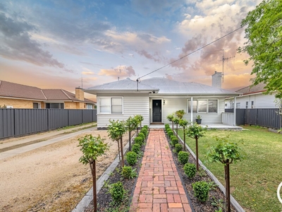57 Sutton Street, Echuca VIC 3564 - House For Lease