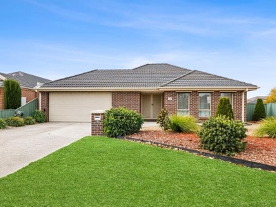 3 Bedroom Detached House Lake Gardens VIC For Sale At