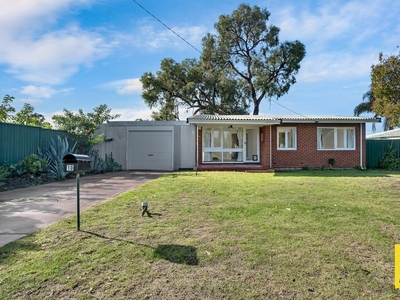 10 Roydon Way, Girrawheen, WA 6064