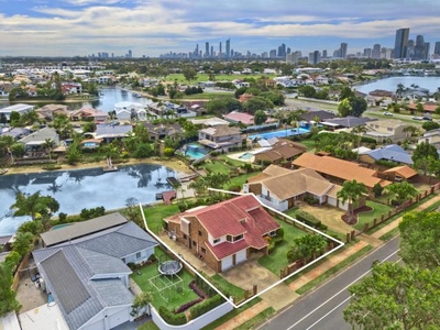 4 bedroom, Mermaid Waters QLD 4218