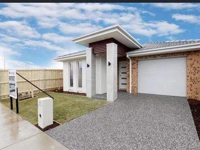 3 Bedroom Detached House Clyde North VIC For Sale At
