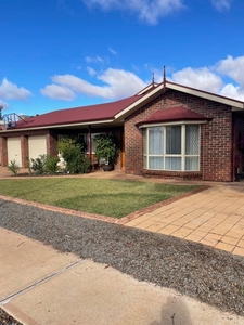 4 Bedroom Detached House Roxby Downs SA For Sale At