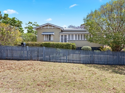Charming Queenslander: Spacious Family Home on Large Block in Sought-After Newtown