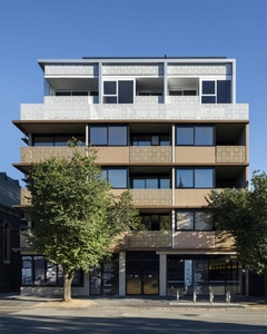 Crown Jewel of South Melbourne. Rare Top Floor Apartment With 2 Car Spaces and Storage.