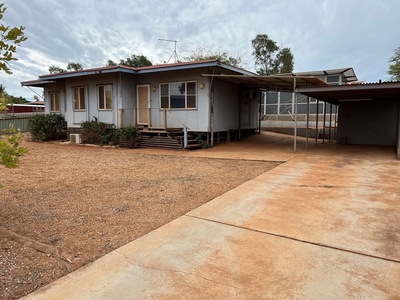 LARGE BLOCK WITH TWO DWELLINGS