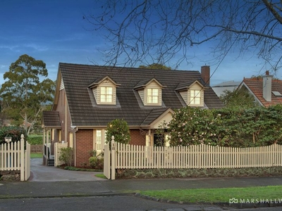 18 Rochester Road, Canterbury, VIC 3126