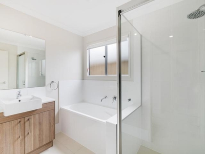 3 Bedroom Detached House Logan Reserve QLD For Rent At 48000