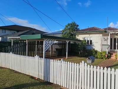594 Oxley Avenue, Scarborough QLD 4020 - House For Lease