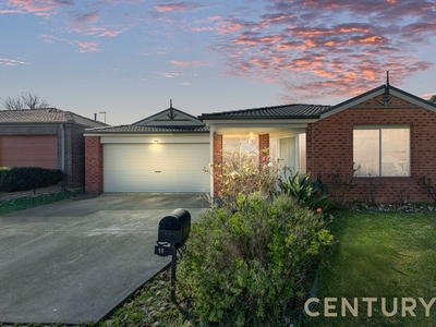 11 Bohemia Crescent, Pakenham VIC 3810 - House For Sale