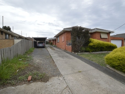 2/5 Sutherland Street, Dandenong VIC 3175 - Unit For Lease