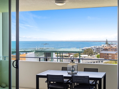 Luxury living - Ocean views - 2 Living Areas