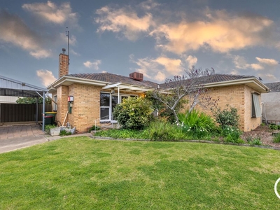 27 Fleming Street, Echuca VIC 3564 - House For Lease