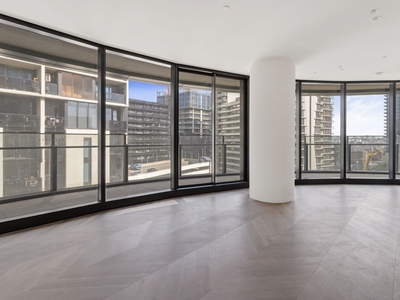 Amazing 2-bedroom apartment at Capitol Grand, Melbourne's first 6 star building - Comes with two Car Parks & Storage Cages