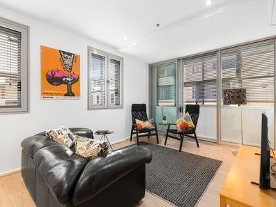 Cool Corner Apartment Overlooking Rundle St With 2 Side By Side Car Parks!