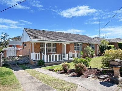 UNDER CONTRACT BY HELEN FITZPATRICK 0414 362 955