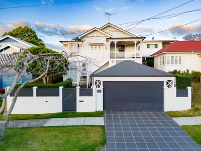 Picture-Perfect Lifestyle in this Breathtaking Queenslander