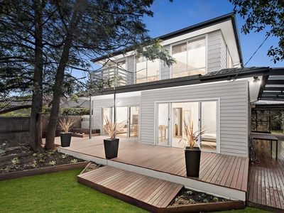 Stylish Family Haven in Beachside Pocket - 600m to the Sand