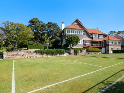 'Clissold' - Grand Federation style family home with tennis court and views