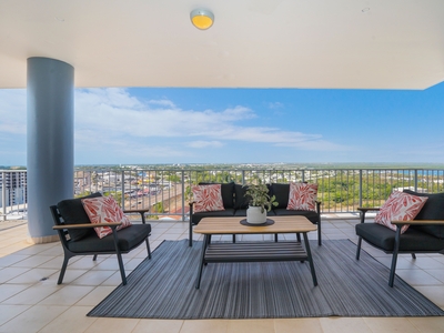 Executive city apartment offering incredible views over city and sea!