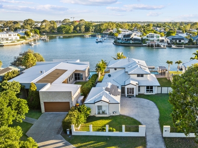Immaculate Waterfront Retreat in Pelican Waters!