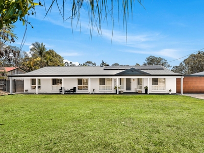 Newly renovated to the highest standards and finishes. Desirable Logan River frontage.