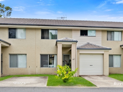 Generous Townhome with the Most Spacious Courtyard - Convenient stroll to Train, Pool & Park