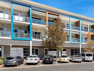 Top Floor Living in Heart of Mawson Lakes