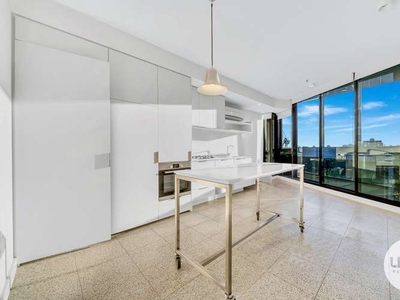 West facing top floor apartment in the heart of South Yarra