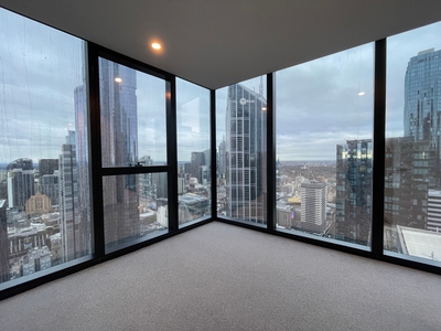 Experience Luxurious & Modern 2-Bedroom Apartment in the heart of Melbourne for city-living!