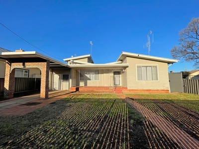 25 Facey Street, Forbes NSW 2871 - House For Lease