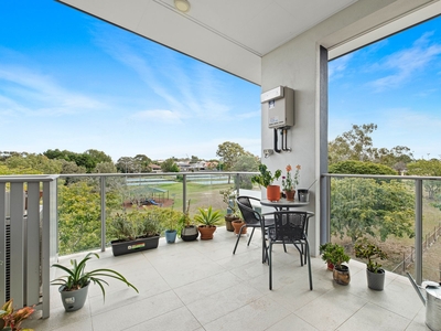 Highly Desirable Top Floor 2-Bedroom Apartment with Uninterrupted Park Views in Kedron!
